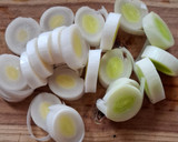 Foto del paso 1 de la receta: Crema de calabacita con chile poblano
