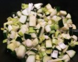 Foto del paso 2 de la receta: Crema de calabacín con pollo