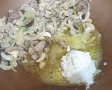 Foto langkah ke 3 dari resep Creamy Mushroom Chicken Spaghetti.