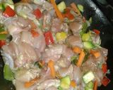 Foto del paso 5 de la receta: Salteado de verduras y pollo al wok