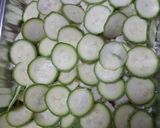 Foto del passaggio 2 della ricetta Sformatino zucchine speck e scamorza