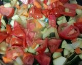 Foto del paso 3 de la receta: 🐔Filetes de pechuga de pollo con hortalizas🧅🧄🥒🥕🫑🍅