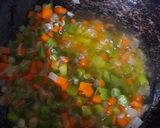 A picture of step 6 of Noodles Stuffed Bunny Chow.