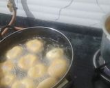 A picture of step 1 of Rice mendu Vada.