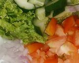 Gambar langkah 1 resipi Salad Tomato Dan Timun Pedas.