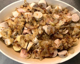 Foto del paso 4 de la receta: Salchichas con cebolla y cerveza al horno