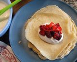 Foto del paso 5 de la receta Cestita de crêpes rellenas de frutos rojos y crema de mascarpone y yogurt griego
