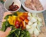 A picture of step 1 of Chicken with Cashew Nuts.
