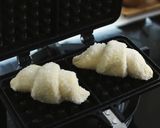 Foto langkah ke 11 dari resep Croissant Waffle (Croffle) Devina Hermawan.