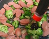 Foto langkah ke 7 dari resep Tumis Brokoli Sosis.
