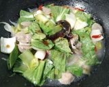 Foto langkah ke 3 dari resep Tumis Pokcoy Bakso -330-.