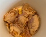 Foto del paso 1 de la receta: Muslos de pollo a la olla