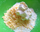 Foto del paso 1 de la receta: Scons de queso (tipo Starbucks)En 1 paso y sin huevo. INCREÍBLES