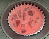 A picture of step 6 of Strawberry panna cotta.