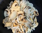 Foto del paso 2 de la receta: Pavo cremoso de champiñones con papitas a la mantequilla apto APLV AAM