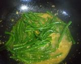 Foto langkah ke 2 dari resep Kacang panjang bumbu kuning.