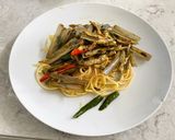 A picture of step 2 of Stir Fried Razor Clams (Navajas) with Fresh Chili and Sweet Basil.