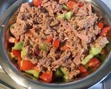Une image de l'étape 6 de Salade de tomates et concombres au thon sauce algues et ciboulette.