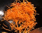 Foto langkah ke 2 dari resep Tumis tauge wortel.