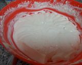 Foto del paso 1 de la receta Mousse de yogur y queso con fresas