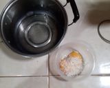 Foto langkah ke 2 dari resep Egg Souffle Omelet.
