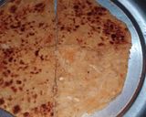 A picture of step 4 of Mooli parantha.