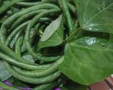 Foto langkah ke 1 dari resep Lodeh mbayung (daun kacang).
