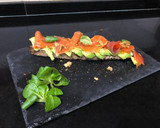 Foto del paso 2 de la receta: Tosta de salmón y aguacate