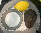 Foto del paso 1 de la receta: Guacamole (sin cebolla)