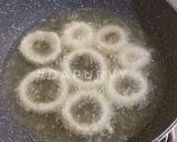Foto langkah ke 4 dari resep Crispy Onion Rings Eggless Berlapis Bread Crumbs atau Tepung.