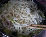A picture of step 3 of Vegetable-Packed Yaki Udon.