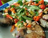 Foto langkah ke 7 dari resep Tongkol goreng sambal matah kemangi.
