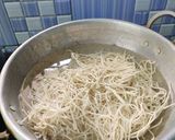 பிளேன் முட்டை நூடுல்ஸ் (Plain muttai noodles recipe in tamil) ரெசிபி ஸ்டேப் 2 புகைப்படம்