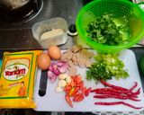 Foto langkah ke 1 dari resep Bihun goreng bakso.