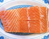 Hình bước làm 1 của món Ruốc cá hồi cho bé ăn dặm