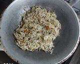 Foto langkah ke 5 dari resep Tumis kecambah mix ikan asin peda.