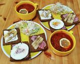 A picture of step 2 of German-Style Open-Faced Sandwich with Dark Bread.