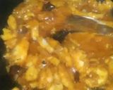 A picture of step 4 of Crispy honey chicken chili.