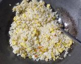 Foto langkah ke 4 dari resep Nasi goreng mentega.