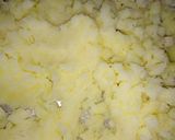 A picture of step 1 of Potato macroni pockets.
