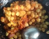 A picture of step 3 of Masala chana.
