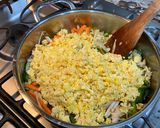 एग फ्राईड राईस (egg fried rice recipe in marathi) रेसिपी स्टेप 5 फोटो 