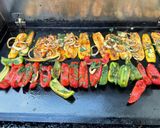 Une image de l'étape 13 de Courgettes et poivrons bicolores marinés grillés à la plancha.