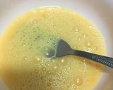 รูปขั้นตอนการทำที่ 2 ของ ปลาหมึกผัดพริกเผา ข้าวไข่ข้น