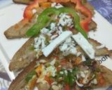 A picture of step 6 of Mixed capsicum bread grilled pizza.