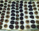 صورة لخطوة 1 من وصفة حلوة بكوكو وشوكولاته (اربعة اشكال)