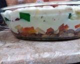 A picture of step 2 of Fruit triffle.