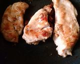 Foto del paso 5 de la receta: Pollo al ajillo con arroz, ensalada y tajada