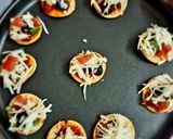 A picture of step 1 of Papdi pizza.