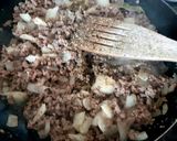 A picture of step 1 of My 3 Layer lasagne 😘.